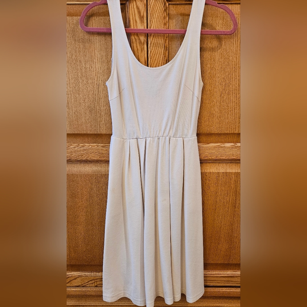 Daily Look Round Neck Ruched Sleeveless Dress in a cream color size small.
